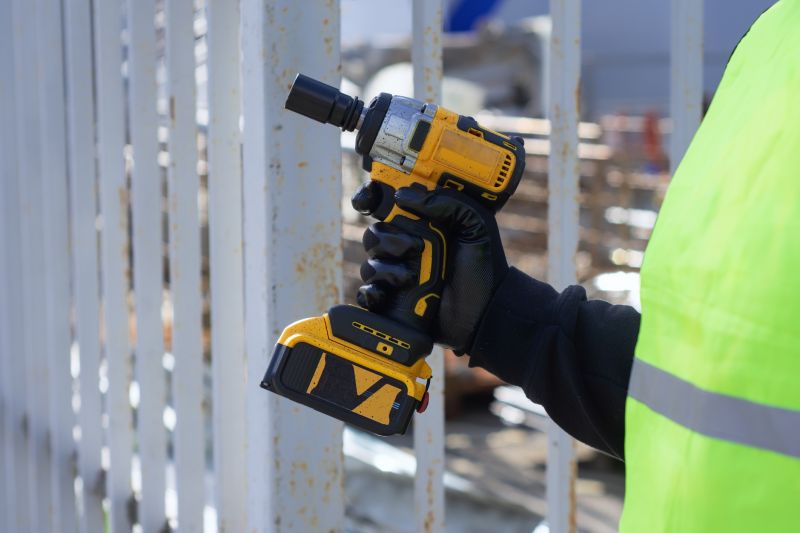 Pool Fence Repair detail